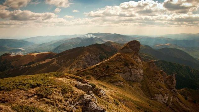 여수 이순신 광장, 봄 야경 명소로 부상